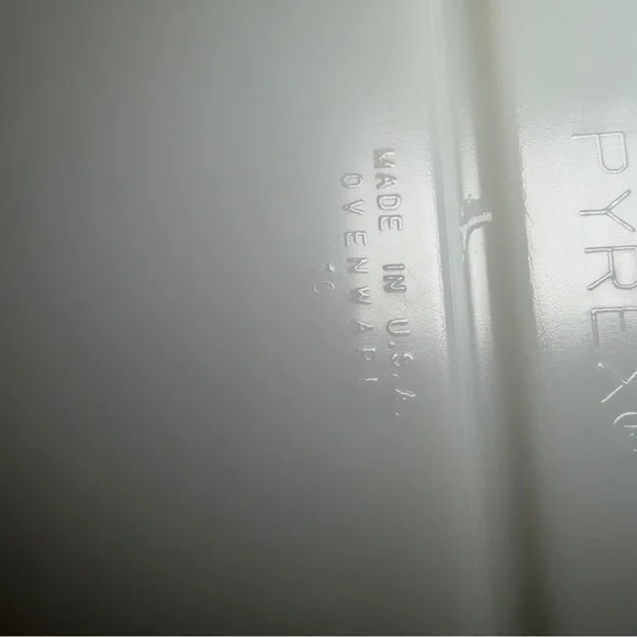 Vintage Pyrex Yellow 1 1/2 QT Divided Casserole Baking Dish - Picture 5 of 13